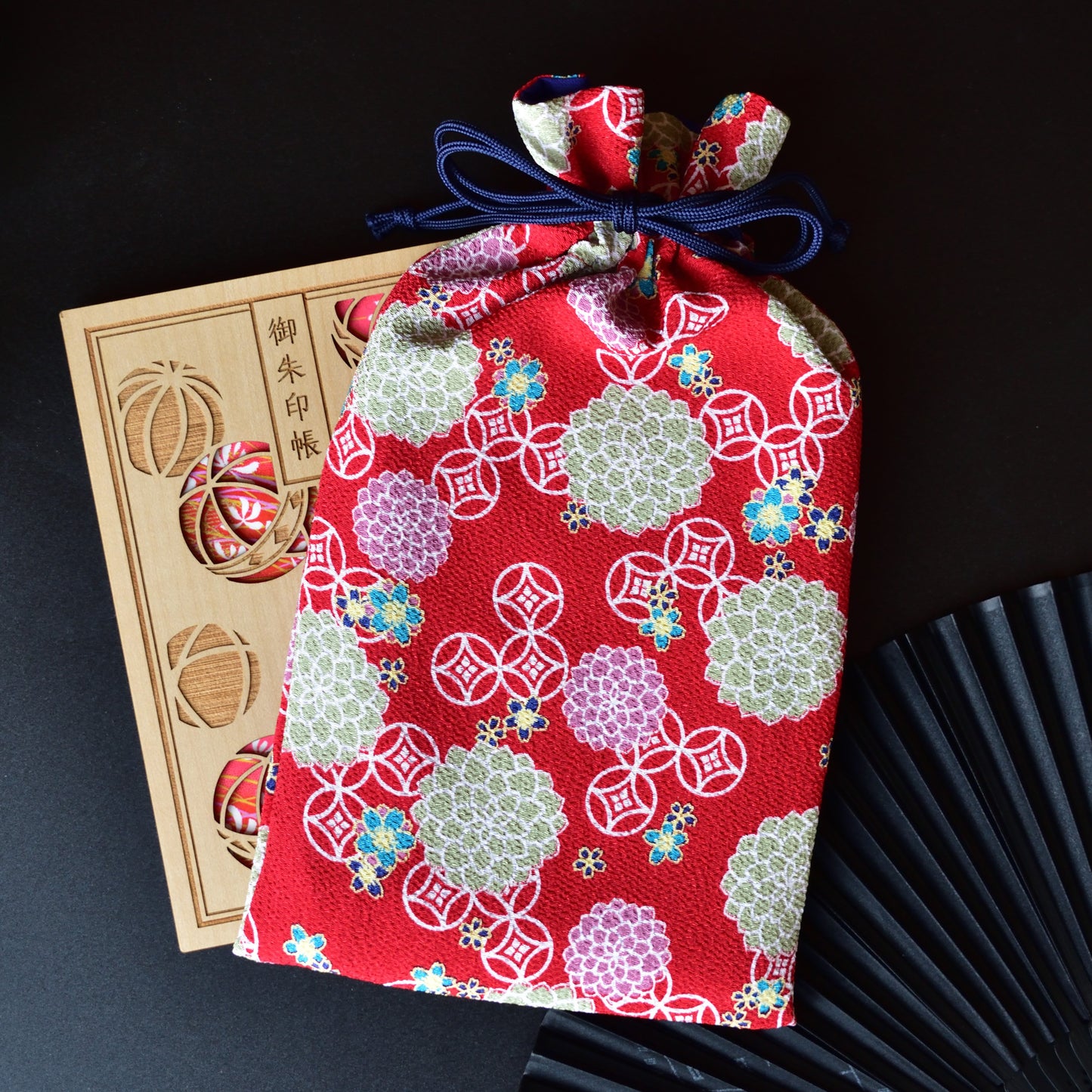 Sac à cordon avec tissu chirimen et chrysanthème Shippo